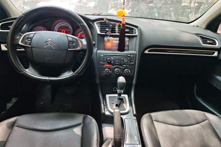 Used Citroen C4L 2014 1.8L Intelligent Drive Automatic Enjoyment Model Center Console