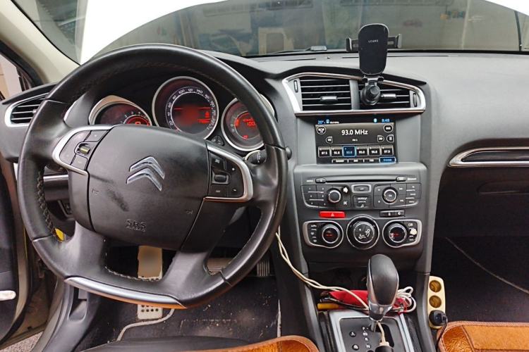 Used Citroen C4L 2014 1.6THP Intelligent Drive Automatic Dynamic Model Center Console
