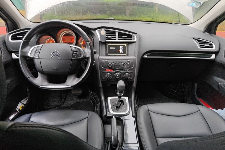 Used Citroen C4L 2014 1.8L Intelligent Drive Automatic Enjoyment Model Center Console
