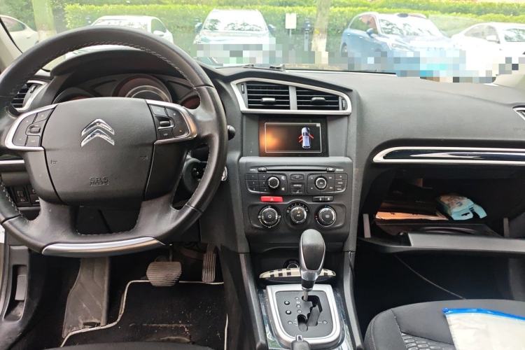 Used Citroen C4L 2014 1.8L Intelligent Drive Automatic Enjoyment Model Center Console