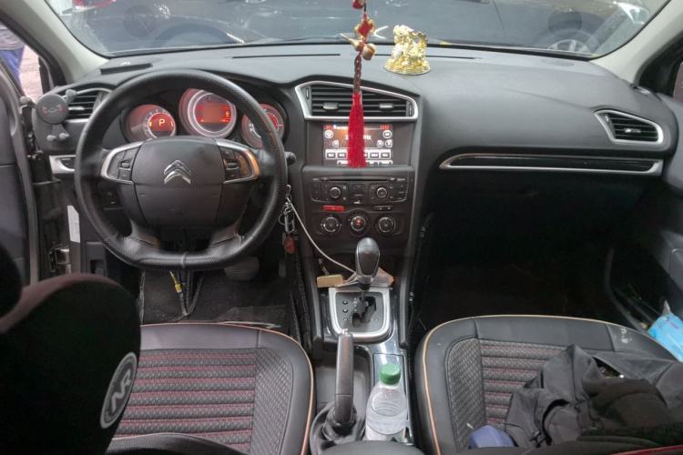 Used Citroen C4L 2014 1.8L Intelligent Drive Automatic Enjoyment Model Center Console