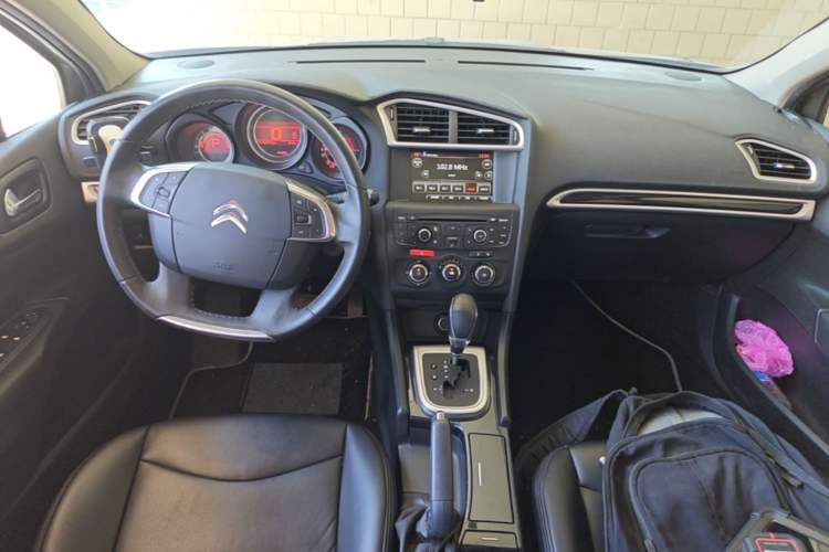 Used Citroen C4L 2014 1.8L Intelligent Drive Automatic Enjoyment Model Center Console