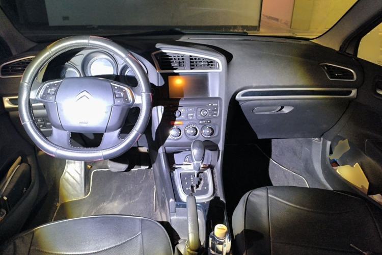 Used Citroen C4L 2014 1.8L Intelligent Drive Automatic Enjoyment Model Center Console