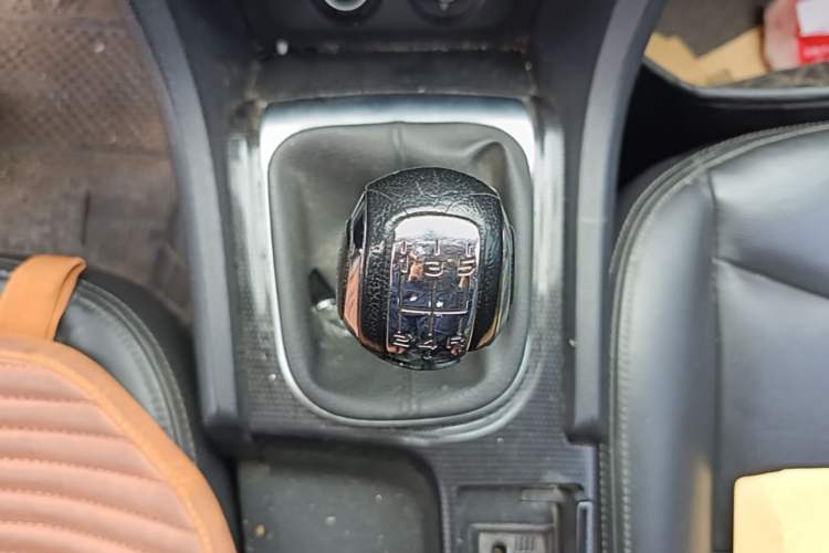 Used Citroen C4L 2014 1.8L Intelligent Drive Manual Version – Dynamic Edition Gear Lever