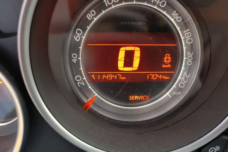 Used Citroen C4L 2014 1.8L Intelligent Drive Automatic Dynamic Model Odometer Close Up