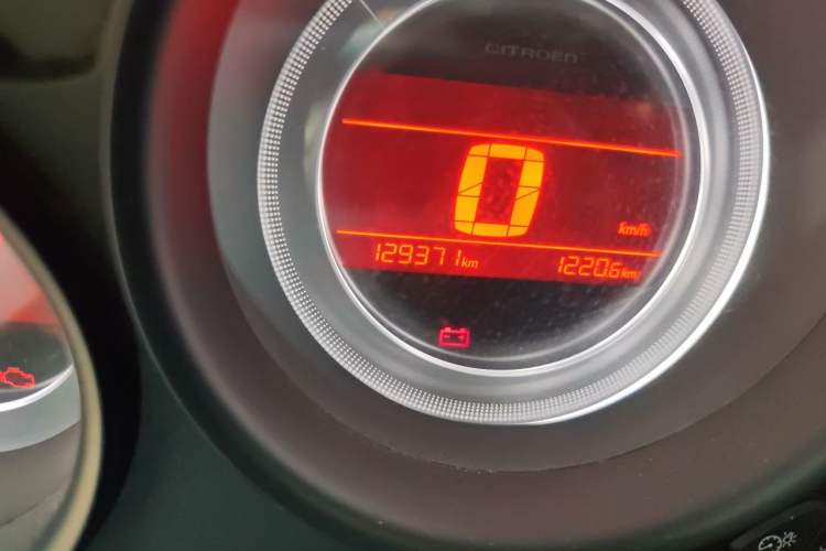 Used Citroen C4L 2014 1.8L Intelligent Drive Automatic Enjoyment Model Odometer Close Up