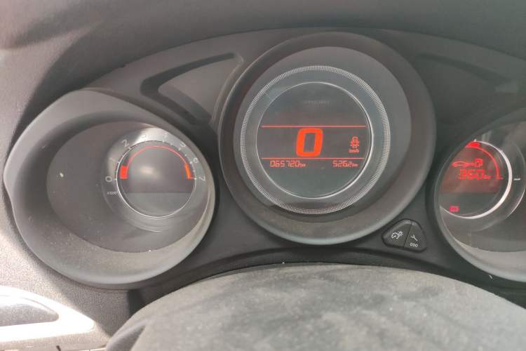 Used Citroen C4L 2014 1.8L Intelligent Drive Manual Enjoyment Model Odometer Close Up