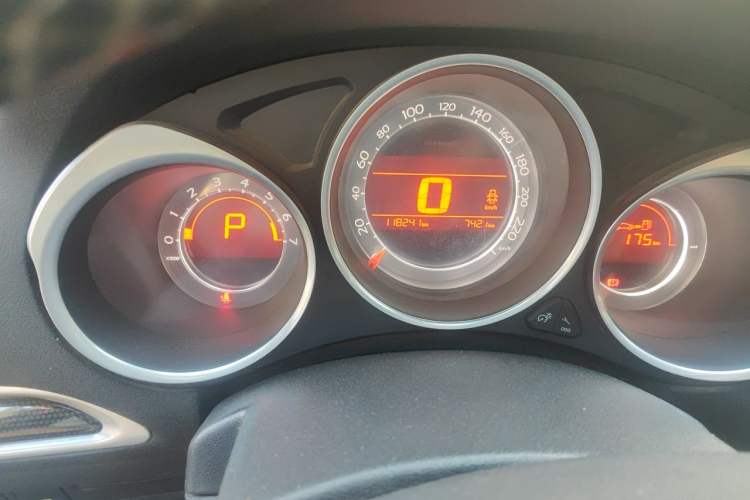 Used Citroen C4L 2014 1.6THP Intelligent Drive Automatic Dynamic Model Odometer Close Up