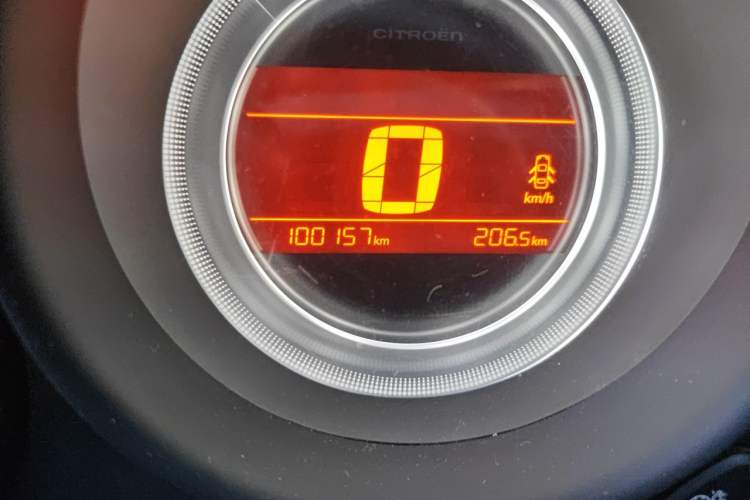 Used Citroen C4L 2014 1.8L Intelligent Drive Automatic Enjoyment Model Odometer Close Up