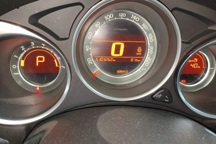 Used Citroen C4L 2014 1.6THP Intelligent Drive Automatic Dynamic Model Odometer Close Up
