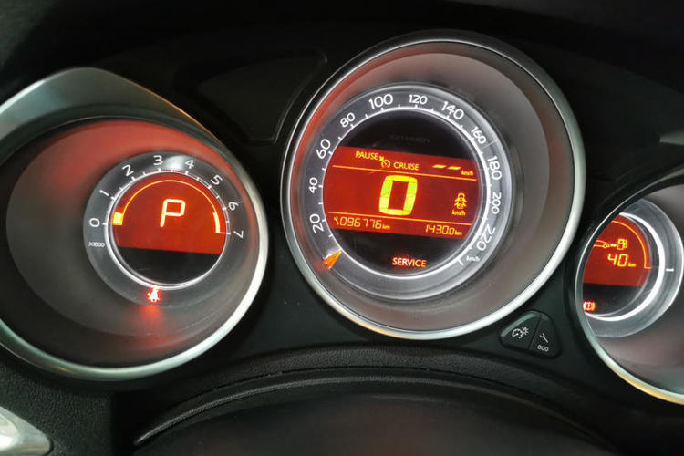 Used Citroen C4L 2014 1.6THP Connected Car Version Automatic Dynamic Model Odometer Close Up