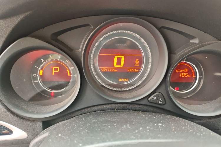 Used Citroen C4L 2014 1.8L Intelligent Drive Automatic Enjoyment Model Odometer Close Up