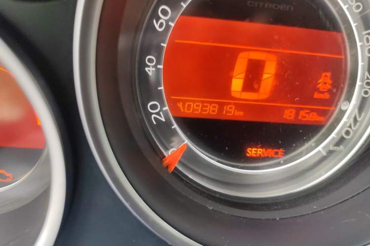 Used Citroen C4L 2014 1.6THP Intelligent Drive Automatic Dynamic Model Odometer Close Up