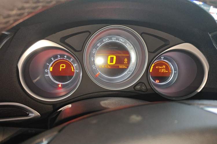 Used Citroen C4L 2014 1.8L Intelligent Drive Automatic Dynamic Model Odometer Close Up