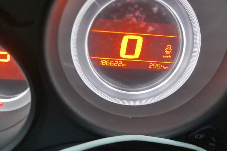 Used Citroen C4L 2014 1.8L Intelligent Drive Automatic Enjoyment Model Odometer Close Up