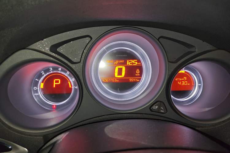 Used Citroen C4L 2014 1.8L Intelligent Drive Automatic Enjoyment Model Odometer Close Up