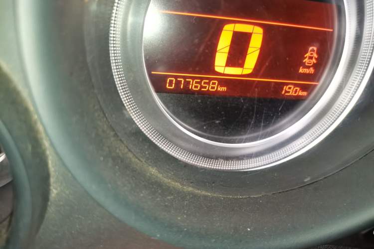 Used Citroen C4L 2014 1.8L Intelligent Drive Automatic Enjoyment Model Odometer Close Up