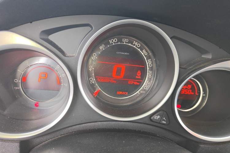 Used Citroen C4L 2014 1.6THP Intelligent Drive Automatic Dynamic Model Odometer Close Up