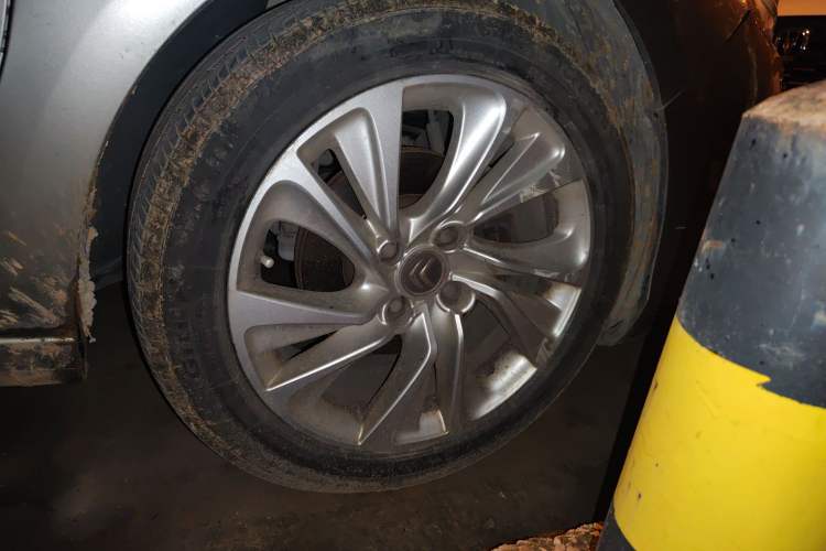 Used Citroen C4L 2014 1.6THP Intelligent Drive Automatic Dynamic Model Right Front Wheel Hub