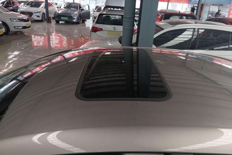 Used Citroen C4L 2014 1.8L Intelligent Drive Manual Version – Dynamic Edition Roof