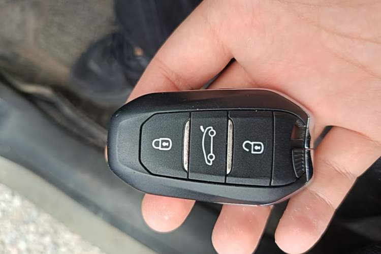Used Citroen C4L 2014 1.8L Intelligent Drive Manual Version – Dynamic Edition Vehicle Key