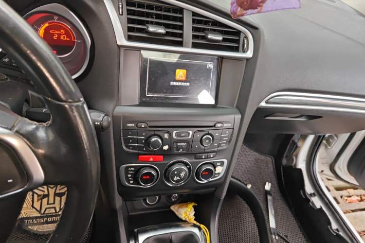 Used Citroen C4L 2014 1.8L Intelligent Drive Manual Version – Dynamic Edition Audio And AC Panel