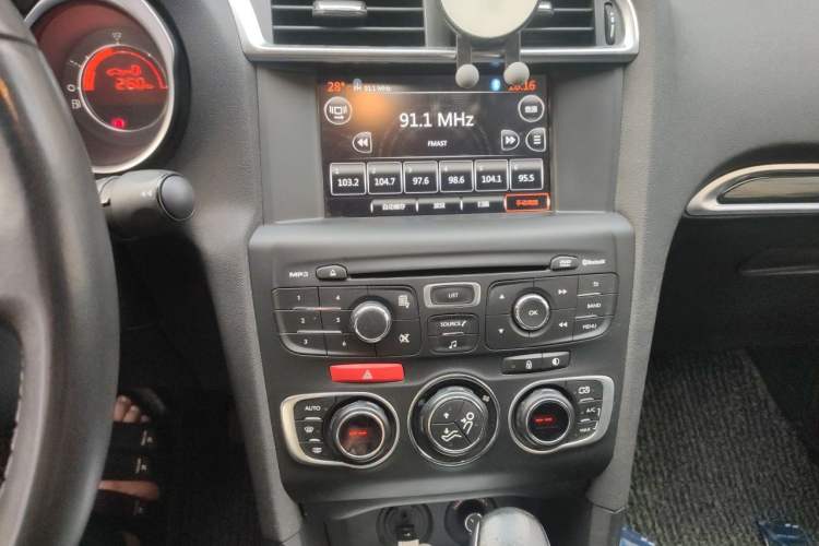 Used Citroen C4L 2014 1.8L Intelligent Drive Automatic Dynamic Model Audio And AC Panel