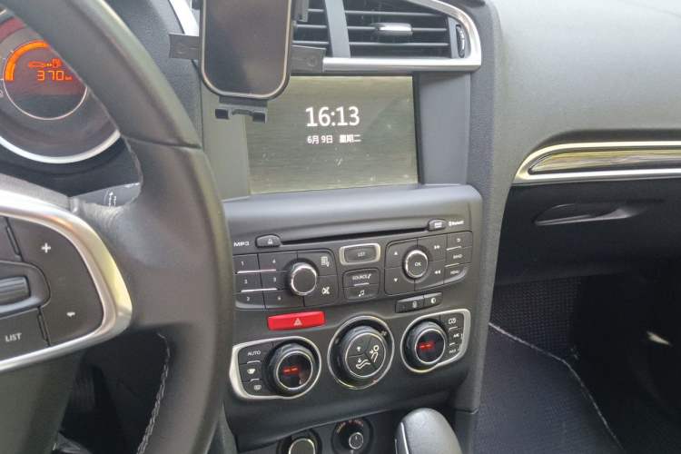 Used Citroen C4L 2014 1.8L Intelligent Drive Automatic Dynamic Model Audio And AC Panel