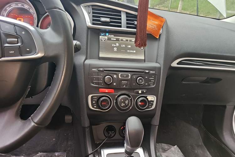 Used Citroen C4L 2014 1.6THP Intelligent Drive Automatic Dynamic Model Audio And AC Panel