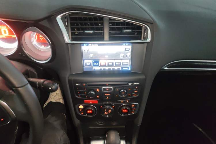 Used Citroen C4L 2014 1.8L Intelligent Drive Automatic Dynamic Model Audio And AC Panel