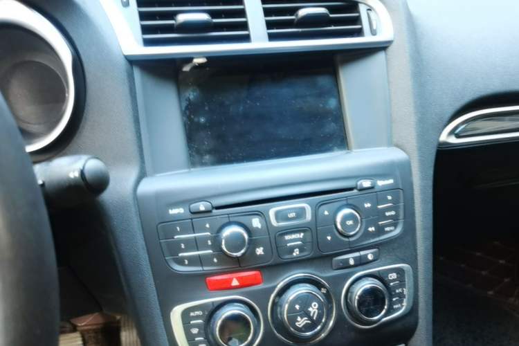 Used Citroen C4L 2014 1.8L Intelligent Drive Manual Version – Dynamic Edition Audio And AC Panel