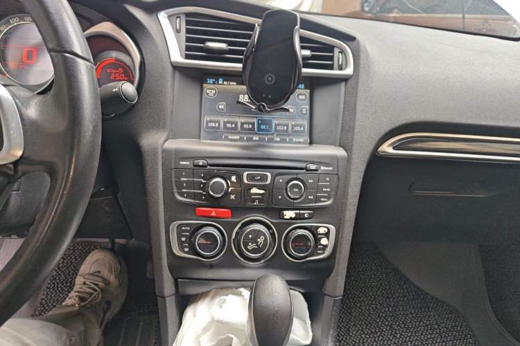 Used Citroen C4L 2014 1.8L Intelligent Drive Automatic Dynamic Model Audio And AC Panel