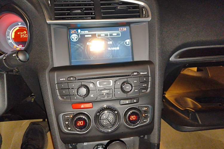 Used Citroen C4L 2014 1.8L Intelligent Drive Automatic Dynamic Model Audio And AC Panel