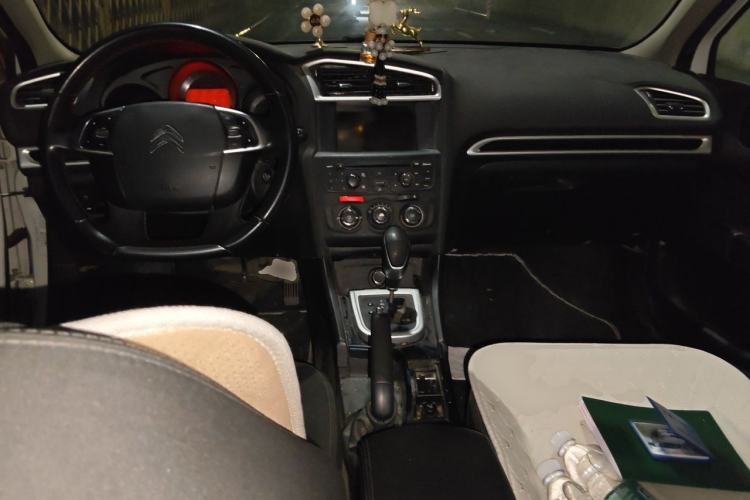 Used Citroen C4L 2014 1.8L Intelligent Drive Automatic Enjoyment Model Center Console