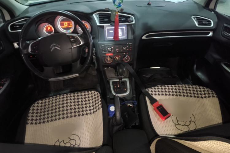 Used Citroen C4L 2014 1.8L Intelligent Drive Automatic Enjoyment Model Center Console