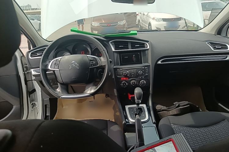 Used Citroen C4L 2014 1.8L Intelligent Drive Automatic Enjoyment Model Center Console