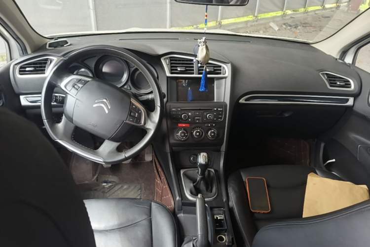 Used Citroen C4L 2014 1.8L Intelligent Drive Manual Enjoyment Model Center Console
