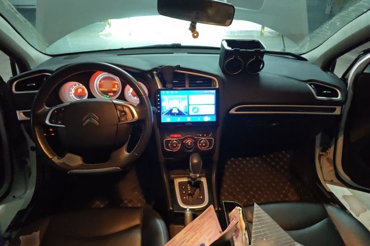 Used Citroen C4L 2014 1.8L Intelligent Drive Automatic Enjoyment Model Center Console
