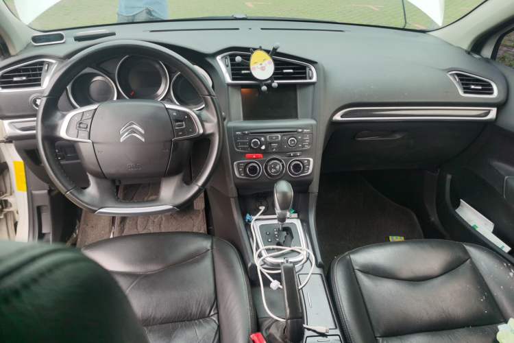 Used Citroen C4L 2014 1.6THP Intelligent Drive Automatic Dynamic Model Center Console
