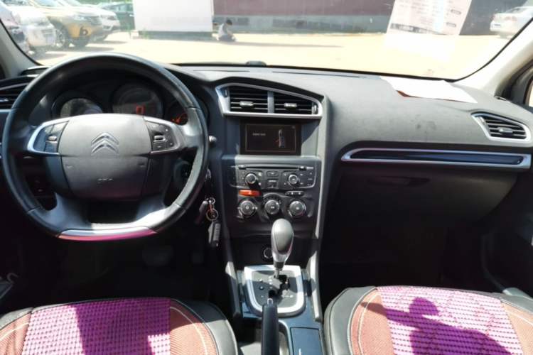Used Citroen C4L 2014 1.8L Intelligent Drive Automatic Enjoyment Model Center Console