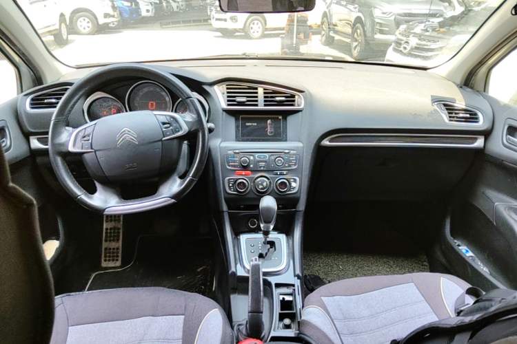 Used Citroen C4L 2014 1.6THP Intelligent Drive Automatic Dynamic Model Center Console