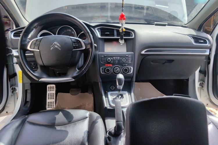 Used Citroen C4L 2014 1.6THP Intelligent Drive Automatic Dynamic Model Center Console