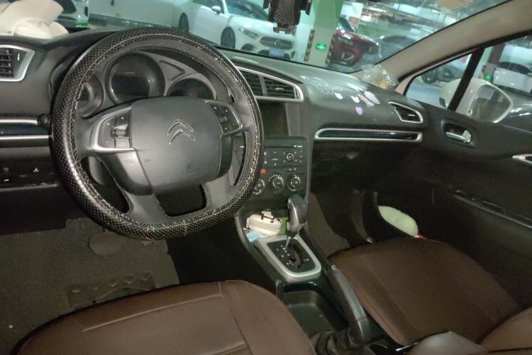 Used Citroen C4L 2014 1.8L Intelligent Drive Automatic Enjoyment Model Center Console