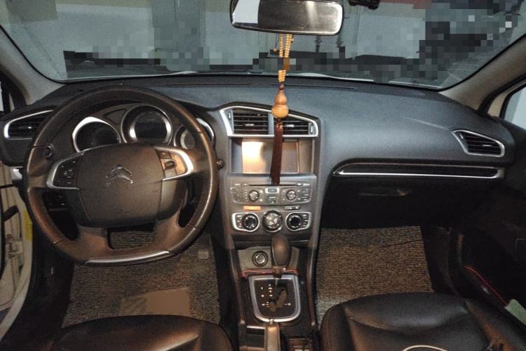 Used Citroen C4L 2014 1.6THP Intelligent Drive Automatic Dynamic Model Center Console