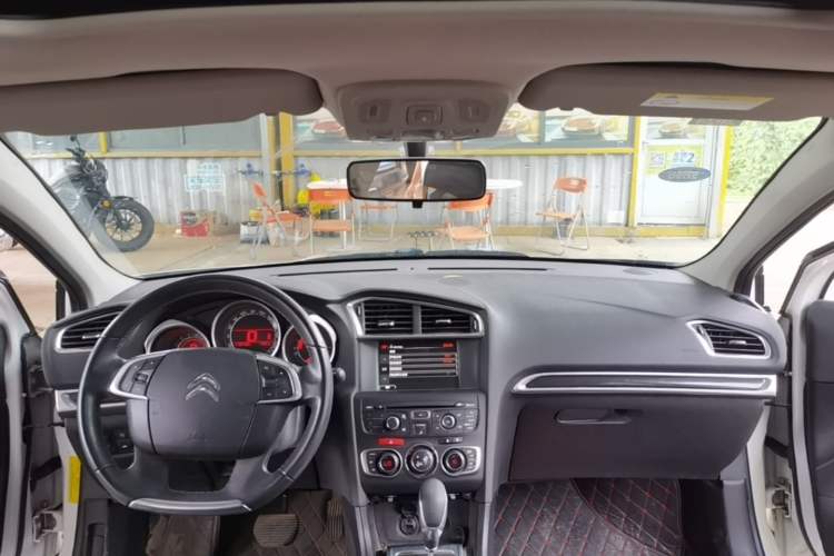 Used Citroen C4L 2014 1.6THP Intelligent Drive Automatic Dynamic Model Center Console