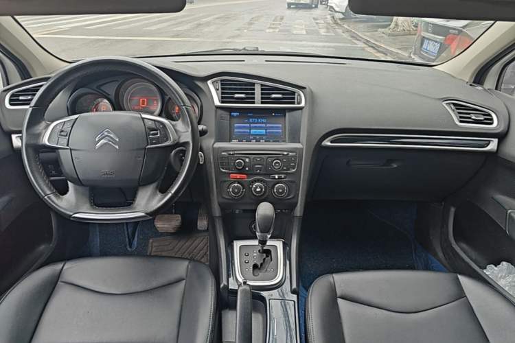 Used Citroen C4L 2014 1.8L Intelligent Drive Automatic Enjoyment Model Center Console