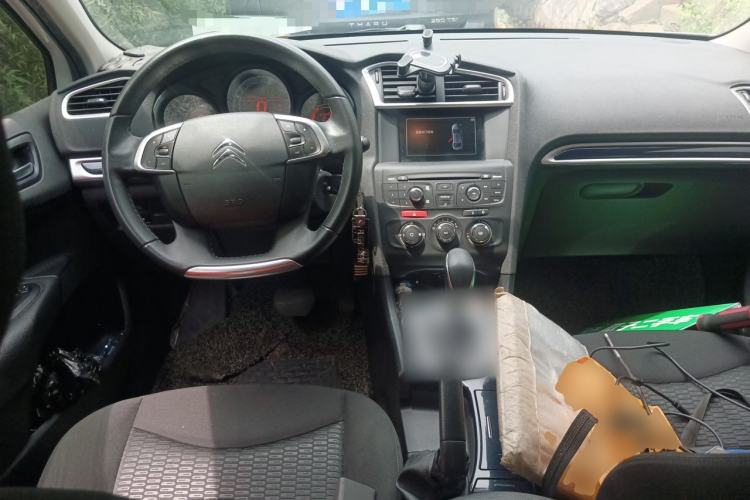 Used Citroen C4L 2014 1.8L Intelligent Drive Automatic Enjoyment Model Center Console