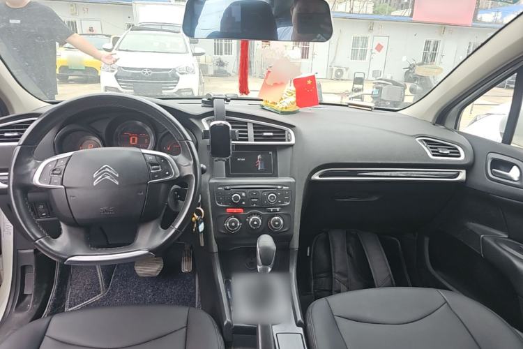 Used Citroen C4L 2014 1.8L Intelligent Drive Automatic Enjoyment Model Center Console