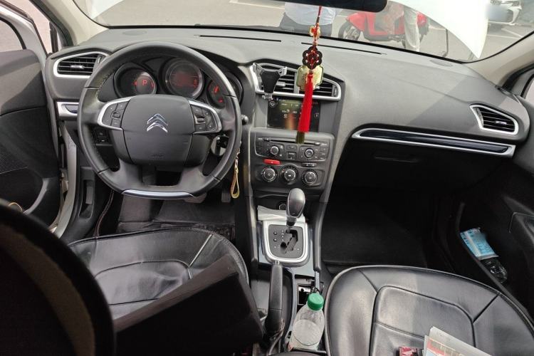 Used Citroen C4L 2014 1.8L Intelligent Drive Automatic Enjoyment Model Center Console