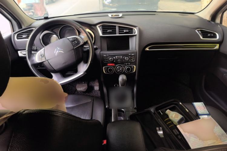 Used Citroen C4L 2014 1.6THP Intelligent Drive Automatic Dynamic Model Center Console
